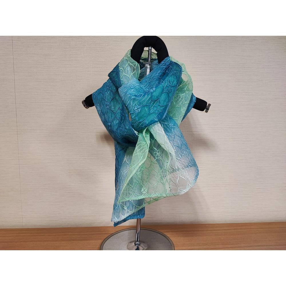 【ふるさと納税】【京都花こまち】京都伝統技法「京絞り」オーガンジーシルクスカーフ「虹雲」 | スカーフ オーガンジーシルクスカーフ 京絞り 絞染め ファッション ウェディングドレス サムネイル2