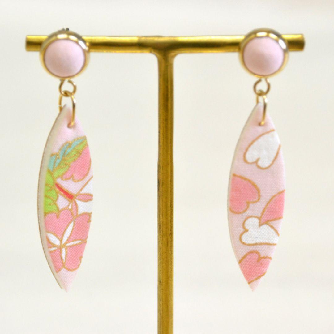 【染工房正茂】手描友禅 ピアス・イヤリング（ファブリックアクセサリー）《桜》 | 京都 アクセサリー ピアス イヤリング 桜柄 さくら 人気 おすすめ 友禅 伝統工芸 ファッション 和柄 お取り寄せ ギフト プレゼント ふるさと納税