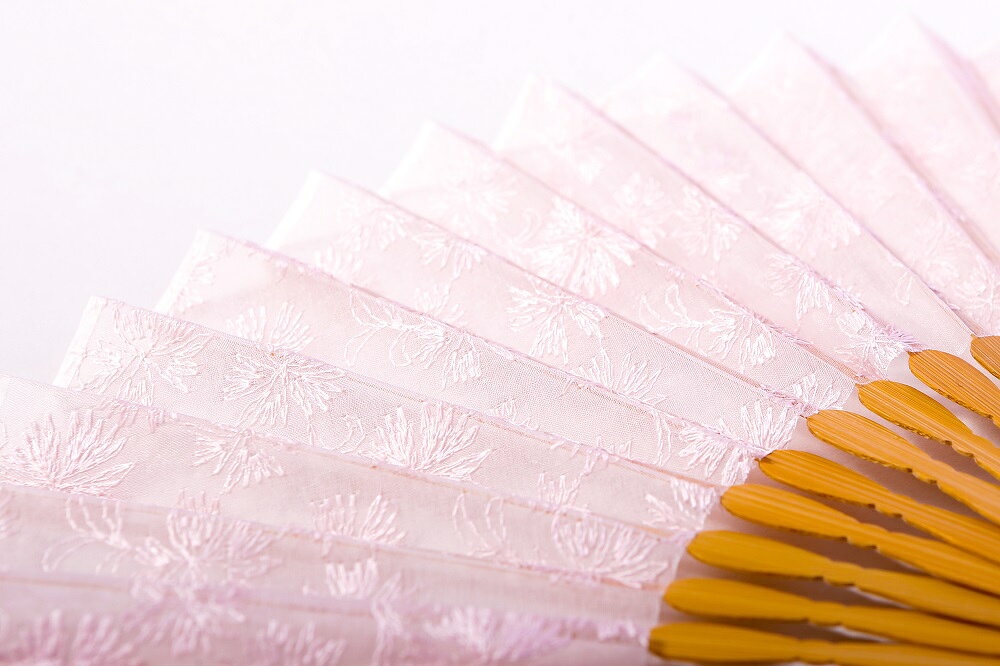 【ふるさと納税】【伊と幸】《白生地の老舗が贈る》透扇子（撫子・薄桜色） サムネイル2