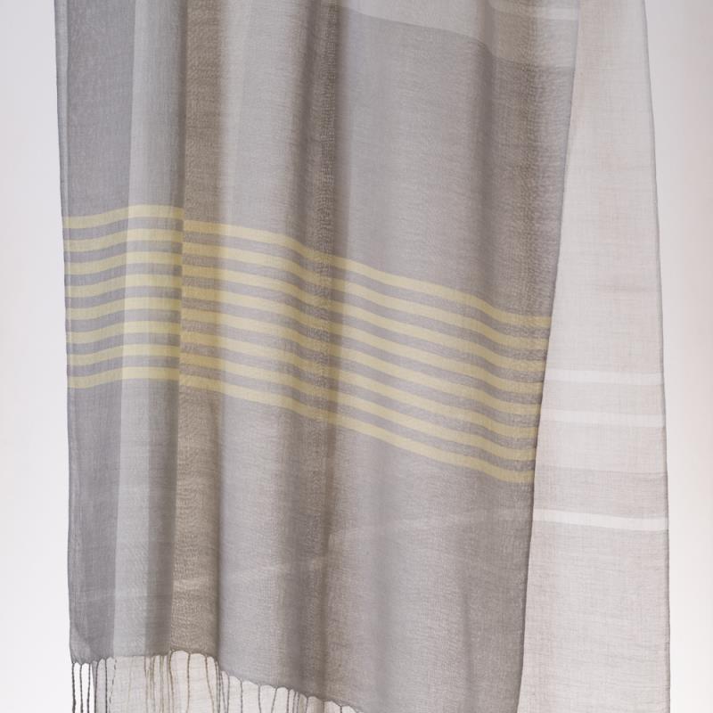 【ふるさと納税】【アトリエシムラ】《植物染料で染織したストール》色合わせストール（玄鳥(げんちょう)） | 京都市 京都 ギフト 贈答 草木染め ストール サムネイル2