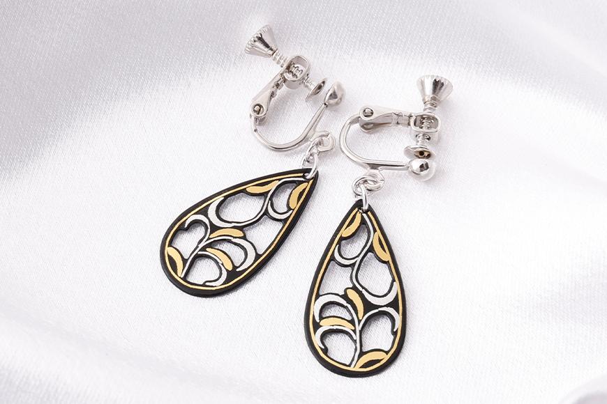 【ふるさと納税】【中嶋象嵌】透かし唐草ピアス | ピアス 唐草 ホワイトデー 贈り物 ギフト ファッション 女性 象嵌 伝統 工芸 中嶋象嵌 サムネイル3