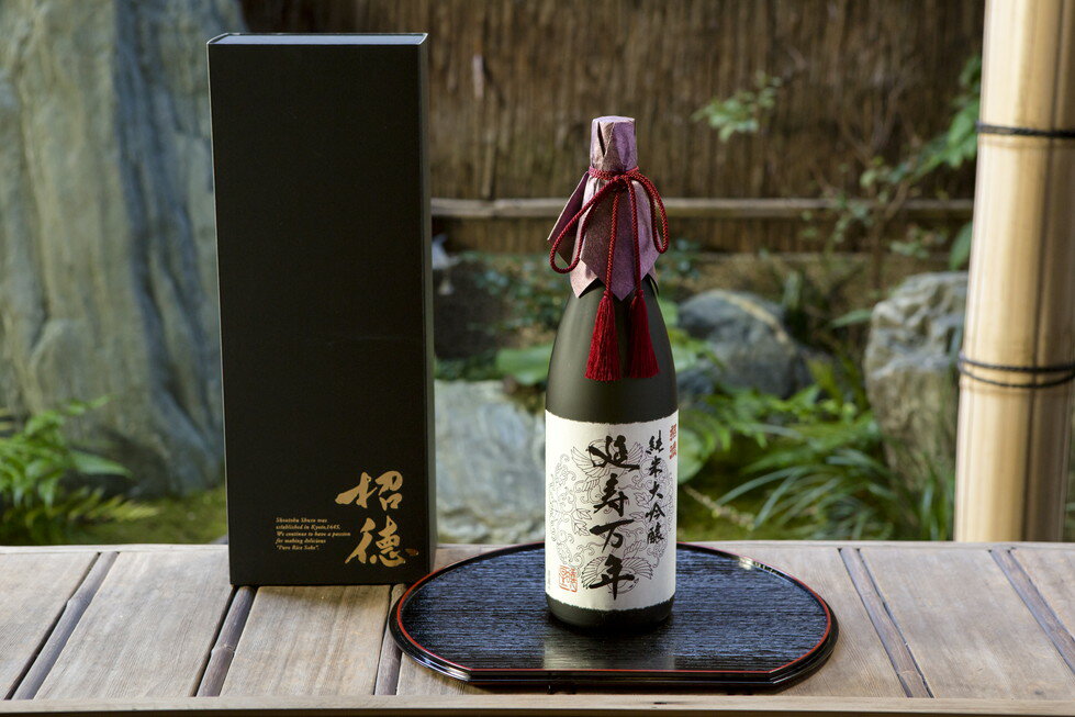 【ふるさと納税】【招徳酒造】純米大吟醸「延寿万年」1,800ml | 京都 お酒 日本酒 純米大吟醸 1800ml×1本 逸品 お取り寄せ お土産 ご当地 ギフト お祝い 内祝い ご家庭用 ご自宅用 招徳酒造 京都府 京都市 サムネイル2
