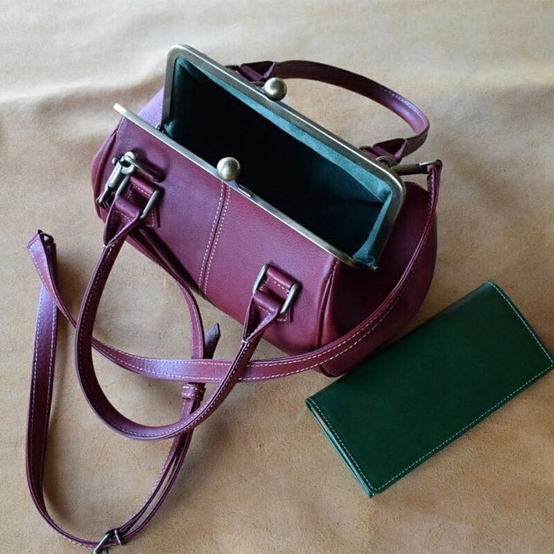 【ふるさと納税】イタリアンレザー がま口バッグ 【 高級イタリアンレザー使用 がまぐちバック 鞄 レザー 本革 高級皮革 がまぐち がま口 バック プレゼント 革 贈り物 記念 誕生日 お祝い 手作り 京都 綾部 】 サムネイル3