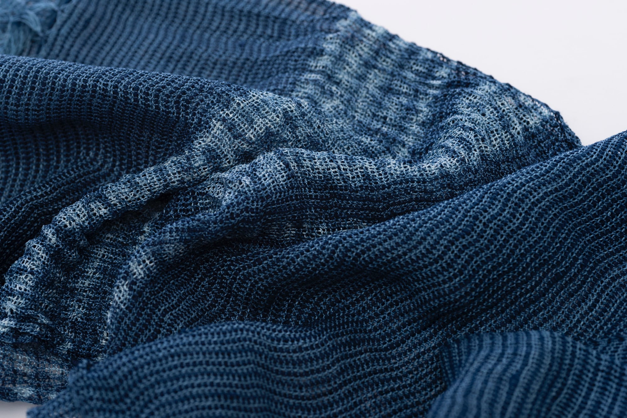 【ふるさと納税】≪選べる2色≫ 伝統工芸 黒谷綜布ストール 草木染 絞り（ 藍 / 茜 ）【 和紙 京都 綾部 贈り物 贈答 プレゼント ギフト 記念日 誕生日 日用品 工芸品 ストール ファッション 衣類 おしゃれ 】 サムネイル3