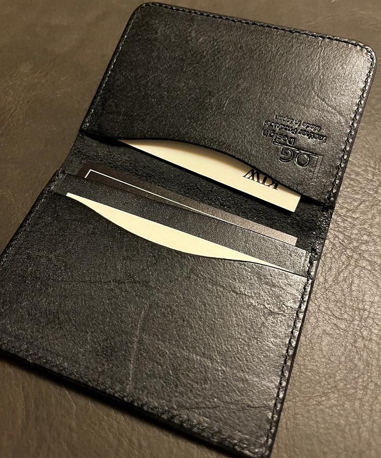 【ふるさと納税】高級ブライドルレザー 2つ折りパスケース カラー3色【ダークブラウン ブラック バーガンディー】｜革 革製品 カード入れ 定期入れ メンズ レディース 社員証 ギフト プレゼント 2つ折り【KyotaniLeatherWorks】 サムネイル3