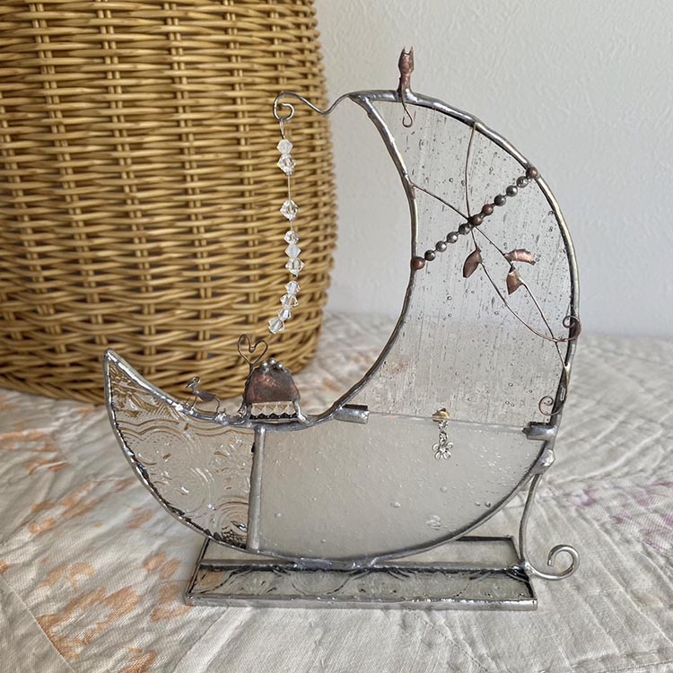 ピアススタンド＜月のピアススタンド＞ ｜ ガラス製 ステンドグラスアクセサリー スワロフスキー インテリア おしゃれ かわいい インスタ映え 映え ハンドメイド ギフト プレゼント