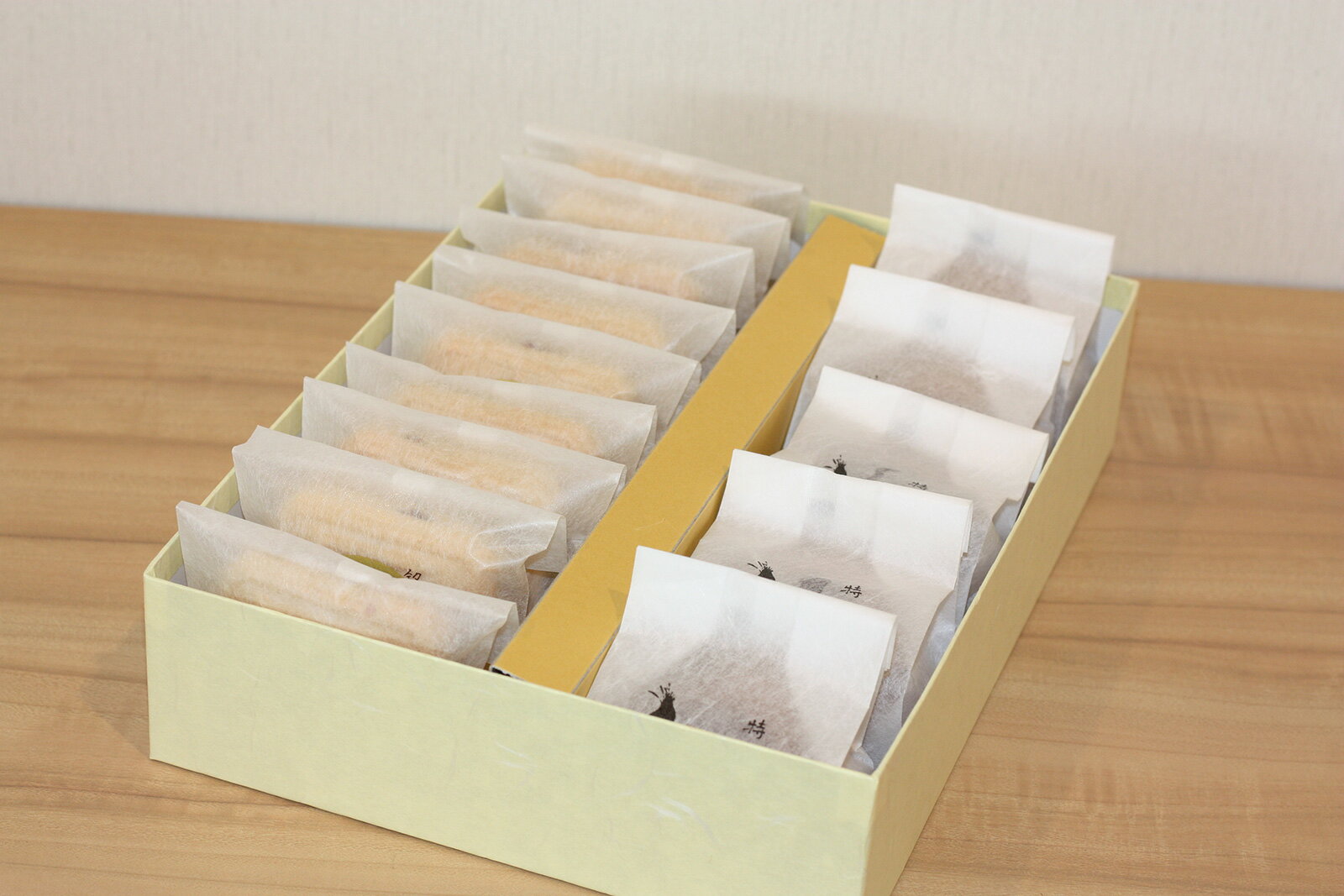 【ふるさと納税】京丹波名産 丹波大納言小豆使用の保津川の最中と栗饅頭セット | 菓子 和菓子 お菓子 まんじゅう もなか 小豆 大納言小豆 贈り物贈答 ギフト 父の日 母の日 - 画像2