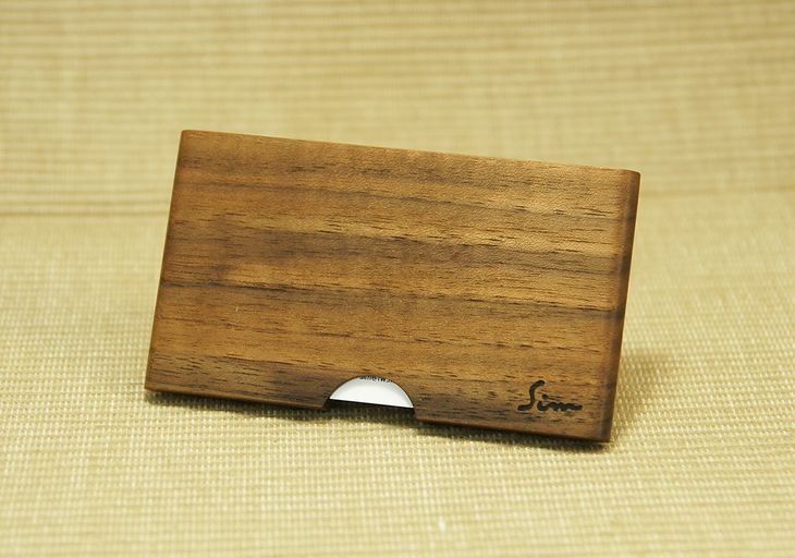 【ふるさと納税】＜松永弦楽器工房＞木製名刺入れ◇（カラー選択：メープル、ブラックウオールナット、アフリカンパドック）☆月間MVPふるさと納税賞 第1号（2020年10月）・SDGs未来都市亀岡 サムネイル2