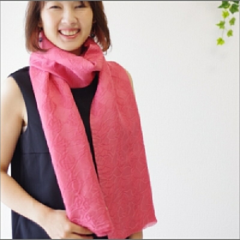 【ふるさと納税】フィルタンゴ ストール【洗える丹後ちりめんのシルク】バラ格子柄　ローズピンク ギフトにもおすすめ。 贈り物 シルク 丹後ちりめん ファッション 洗える 贈り物 記念日 ギフト プレゼント ふるさと納税シルクストール ふるさと納税 ストール サムネイル3