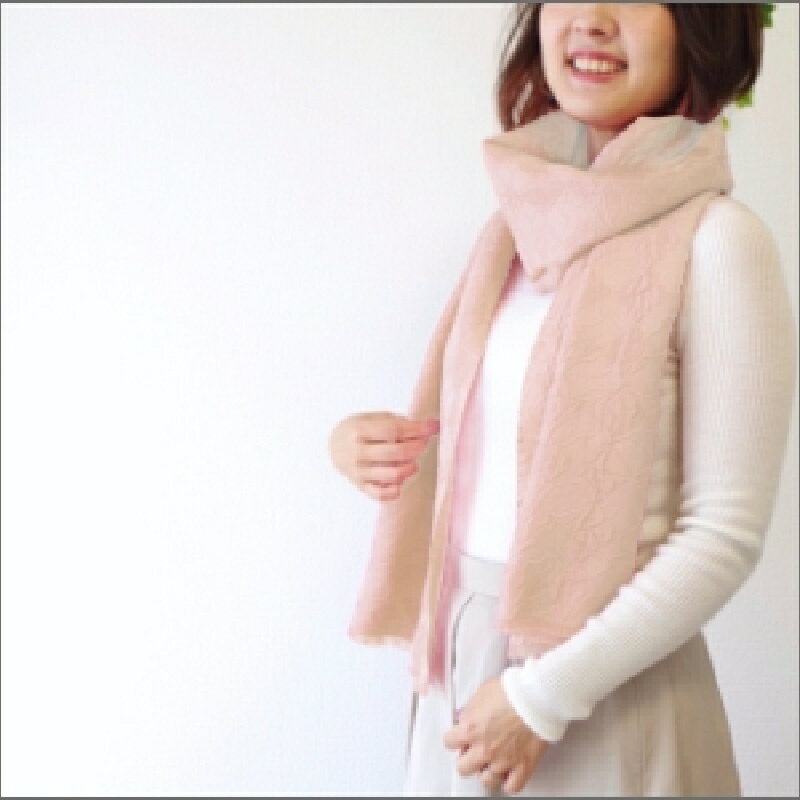 【ふるさと納税】フィルタンゴ ストール【洗える丹後ちりめんのシルク】バラ格子柄　ベージュ 　ギフトにもおすすめ。 シルク 丹後ちりめん ファッション 洗える 贈り物 記念日 ギフト プレゼント ふるさと納税シルクストール ふるさと納税 ストール サムネイル3