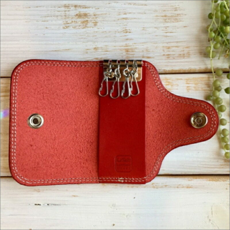 【ふるさと納税】Rキーケース（レッド）　革 レザー れざー 牛革 キーケース 本革 革小物 革製品 おしゃれ オシャレ お洒落 シンプル ギフト プレゼント お祝い 送料無料 メンズ小物 レディース 小物 鍵ケース シンプル サムネイル3