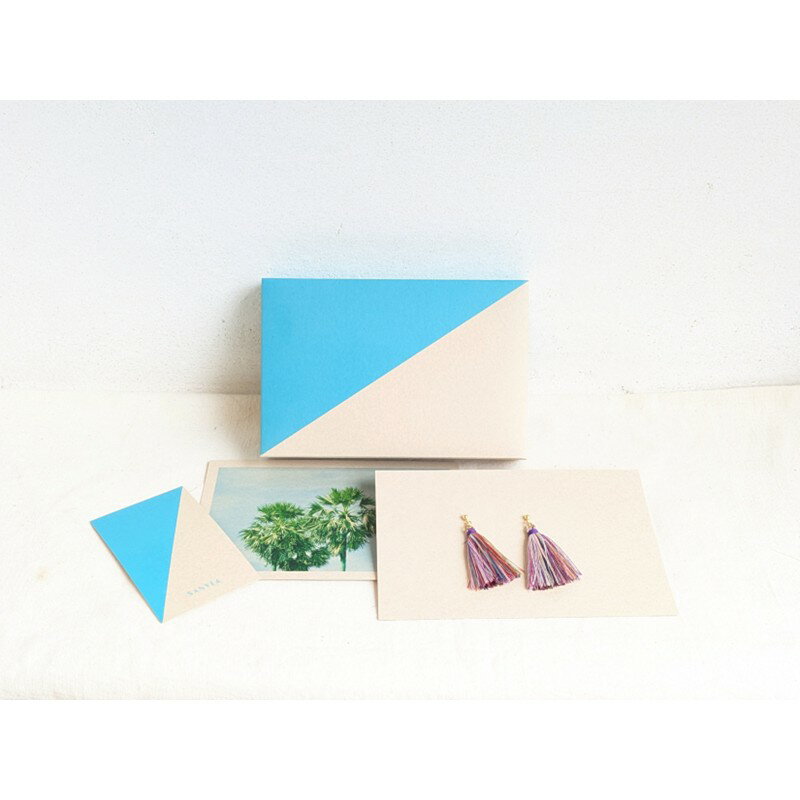 【ふるさと納税】京丹後の絹糸イヤリング【カンボジアの女性たちに雇用の機会を!!】 京丹後の絹糸を使ってカンボジアの女性達が作ったイヤリング アクセサリー 絹 絹糸 サスティナブル ブレスレット イヤリング 1個 雑貨 手作業 手作り ハンドメイド サムネイル2