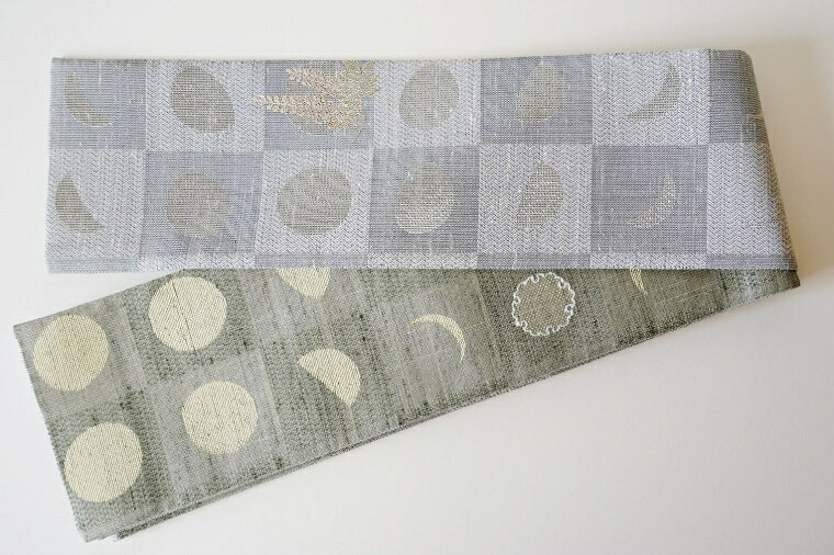 京都・遊絲舎／真綿紬の絹糸が映える。丹後帯 半幅帯「雪月花」（グレー／さび草） 京袋帯 筆文字 美しい きれい グレー さび草 グレー色 さび草色 ふるさと納税 帯 ふるさと納税 半幅帯 ふるさと納税 着物 ふるさと納税 着物小物 ふるさと納税 和服