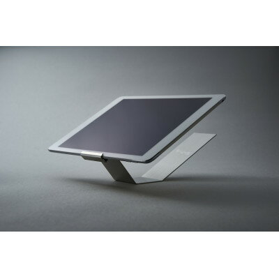 【ふるさと納税】 ＜京都 木津川市＞iPAD Stand(4Wayステンレス製) キッチンやリビングのインテリアに スタンド 縦置き 横置き 丸洗い可能 サビに強い プレゼント コンパクト 持ち運び便利 株式会社京都サッス 《レビューキャンペーン》 サムネイル3