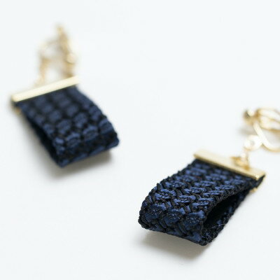 【ふるさと納税】kuska fabricのガルザピアス【ダークネイビー】世界でも稀な手織りファブリック【1341721】 サムネイル3