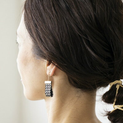 【ふるさと納税】kuska fabricのガルザピアス【ゴールド】世界でも稀な手織りファブリック【1341723】 サムネイル2