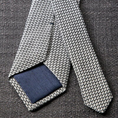 【ふるさと納税】【手織りネクタイ】ホワイトグレー ガルザタイ kuskafabric 丹後の絹織物【高島屋選定品】【1615364】 サムネイル2