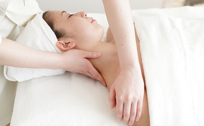 【ふるさと納税】イーズ・インターナショナル　全身強力リンパマッサージ&フェイシャルコース(1回) サムネイル2