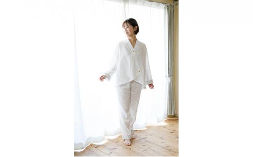【ふるさと納税】角野晒染 　和晒ガーゼパジャマ　panema　ホワイト（Sサイズ） サムネイル2