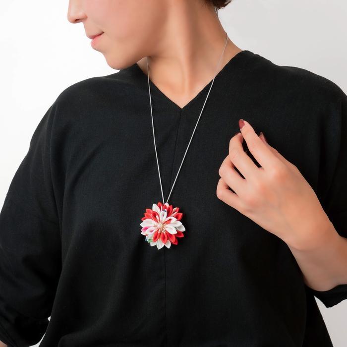 【ふるさと納税】花舞うペンダント「つまみ細工×堺注染」（赤） サムネイル3