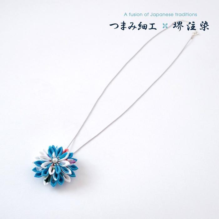 【ふるさと納税】花舞うペンダント「つまみ細工×堺注染」（青） サムネイル2
