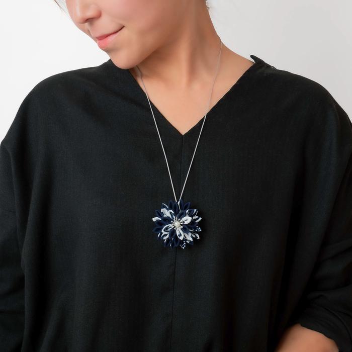 【ふるさと納税】花舞うペンダント「つまみ細工×堺注染」（紺） サムネイル3