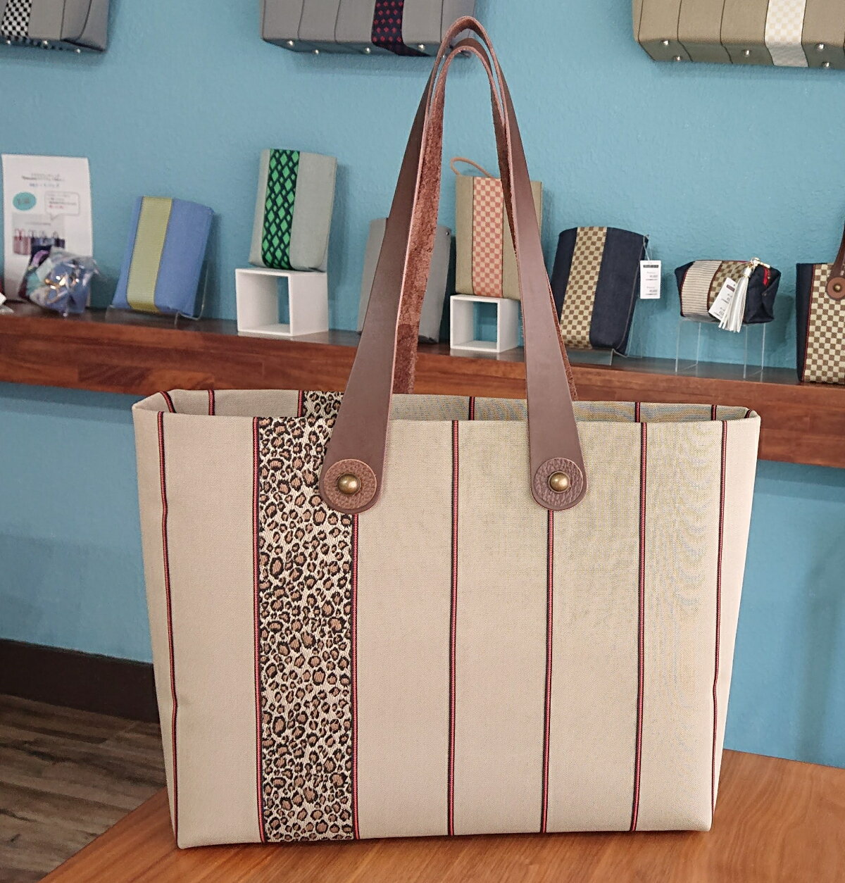 【ふるさと納税】畳べりトートバッグ（A4サイズ）かばん バック 女性 レディース 肩掛け 通勤用 軽量 ハンドメイド 大阪府 吹田市 サムネイル2