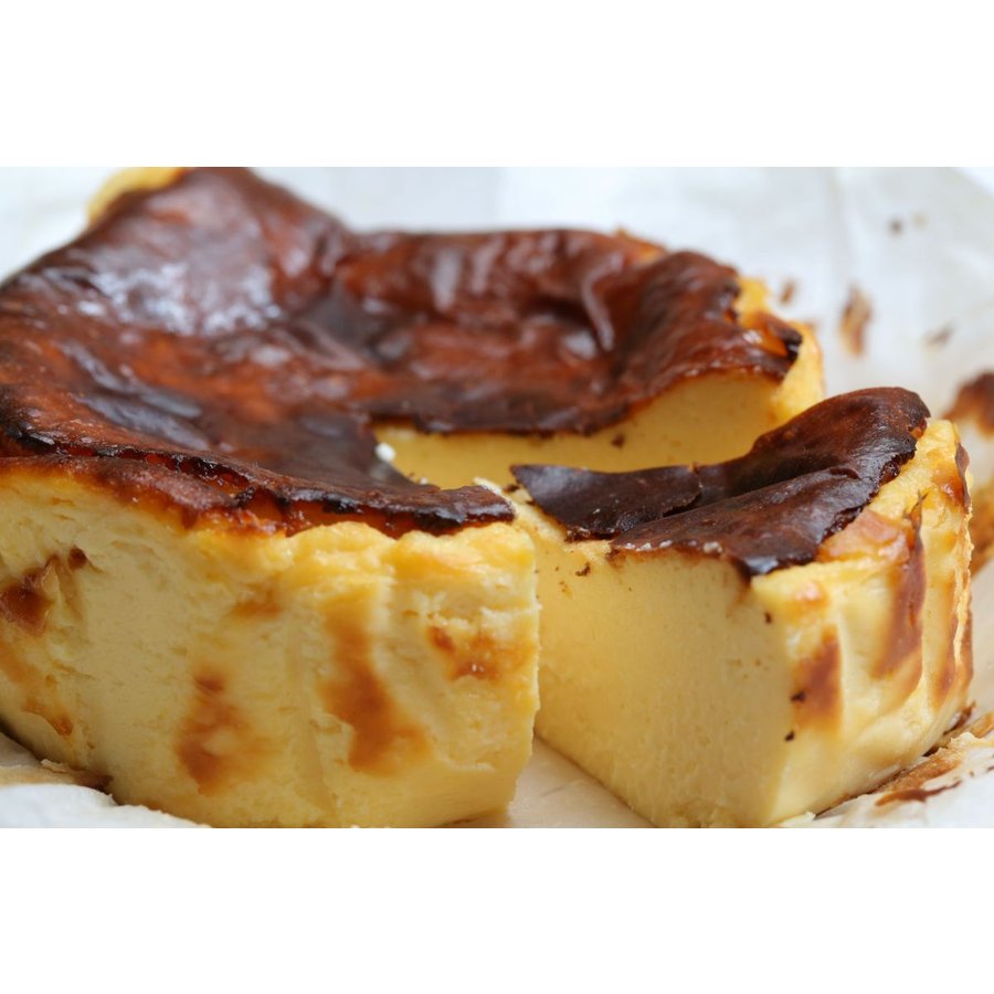 【ふるさと納税】シェフのおすすめセット (バスクチーズケーキ1ホール4号サイズ、菓なでぷりんプレーン2本、ショコラ1本、抹茶1本)｜プリン チーズ チーズケーキ スイーツ デザート 食べ比べ お菓子 洋菓子 [3212] - 画像2