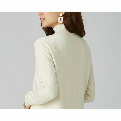 【ふるさと納税】希少ベビーカシミヤ100％ 女性ハイネック セーター M ホワイト 1枚 20401M WH｜敬老の日 お歳暮 御歳暮 贈答品 ギフト 誕生日プレゼント 贈り物 父の日 母の日 お年賀 寒中見舞い クリスマス お見舞 [0903] サムネイル3