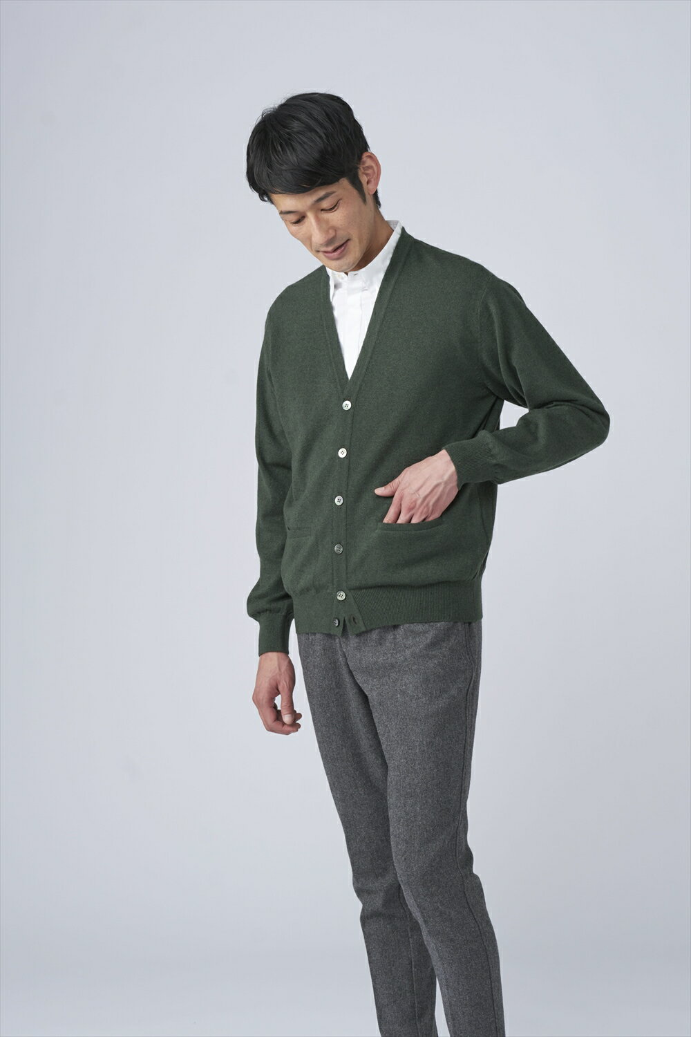 【ふるさと納税】日本製 カシミヤ100% カーディガン グリーン 2Lサイズ｜敬老の日 お歳暮 御歳暮 贈答品 ギフト 誕生日プレゼント 贈り物 父の日 母の日 お年賀 寒中見舞い クリスマス お見舞 [2640] サムネイル2