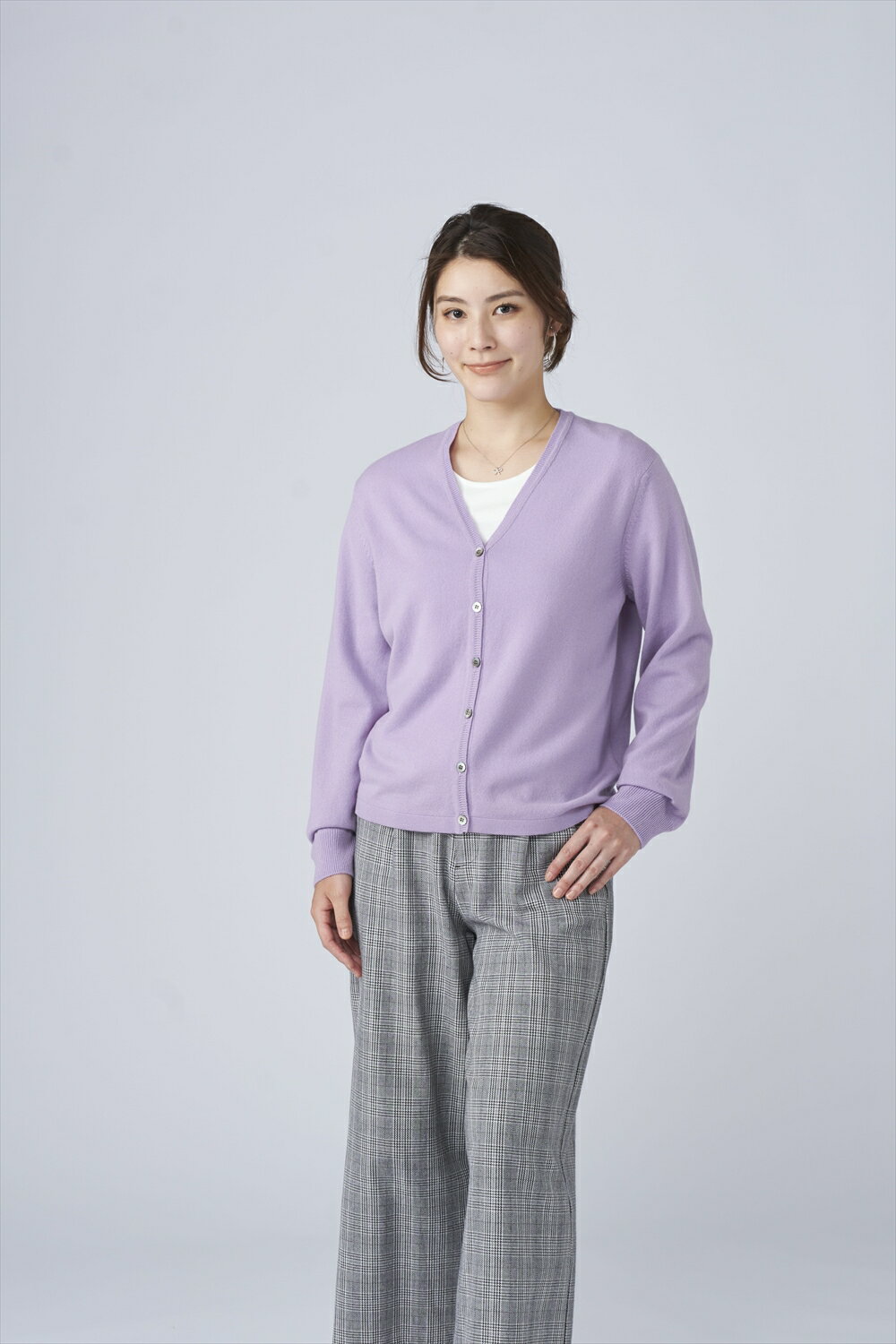 【ふるさと納税】日本製 カシミヤ100% レディース Vカーディガン ラベンダー 2Lサイズ｜敬老の日 お歳暮 御歳暮 贈答品 ギフト 誕生日プレゼント 贈り物 父の日 母の日 お年賀 寒中見舞い クリスマス お見舞 [2668] サムネイル2