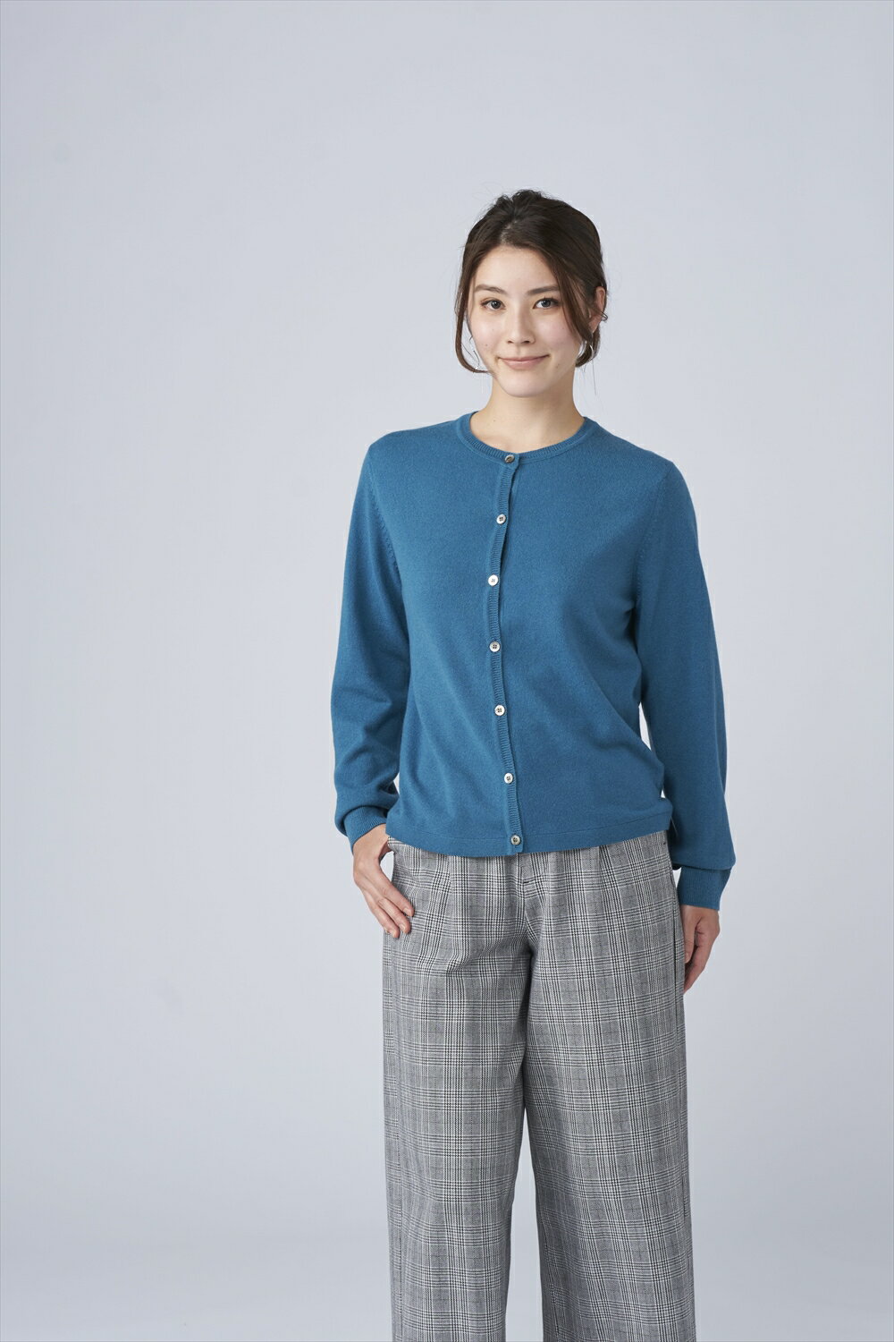 【ふるさと納税】日本製 カシミヤ100% レディース クルーカーディガン ダークグリーン Lサイズ｜敬老の日 お歳暮 御歳暮 贈答品 ギフト 誕生日プレゼント 贈り物 父の日 母の日 お年賀 寒中見舞い クリスマス お見舞 [2671] サムネイル2