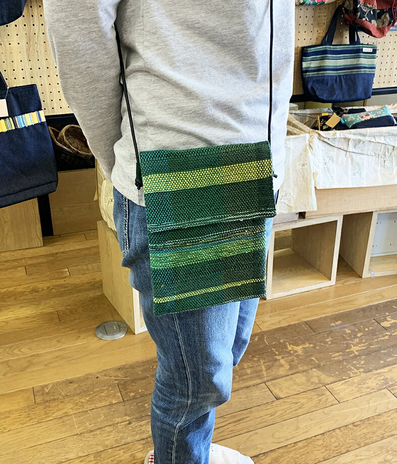 【ふるさと納税】A272　りんごの木　さをり織りサコッシュ（グリーン系） サムネイル3