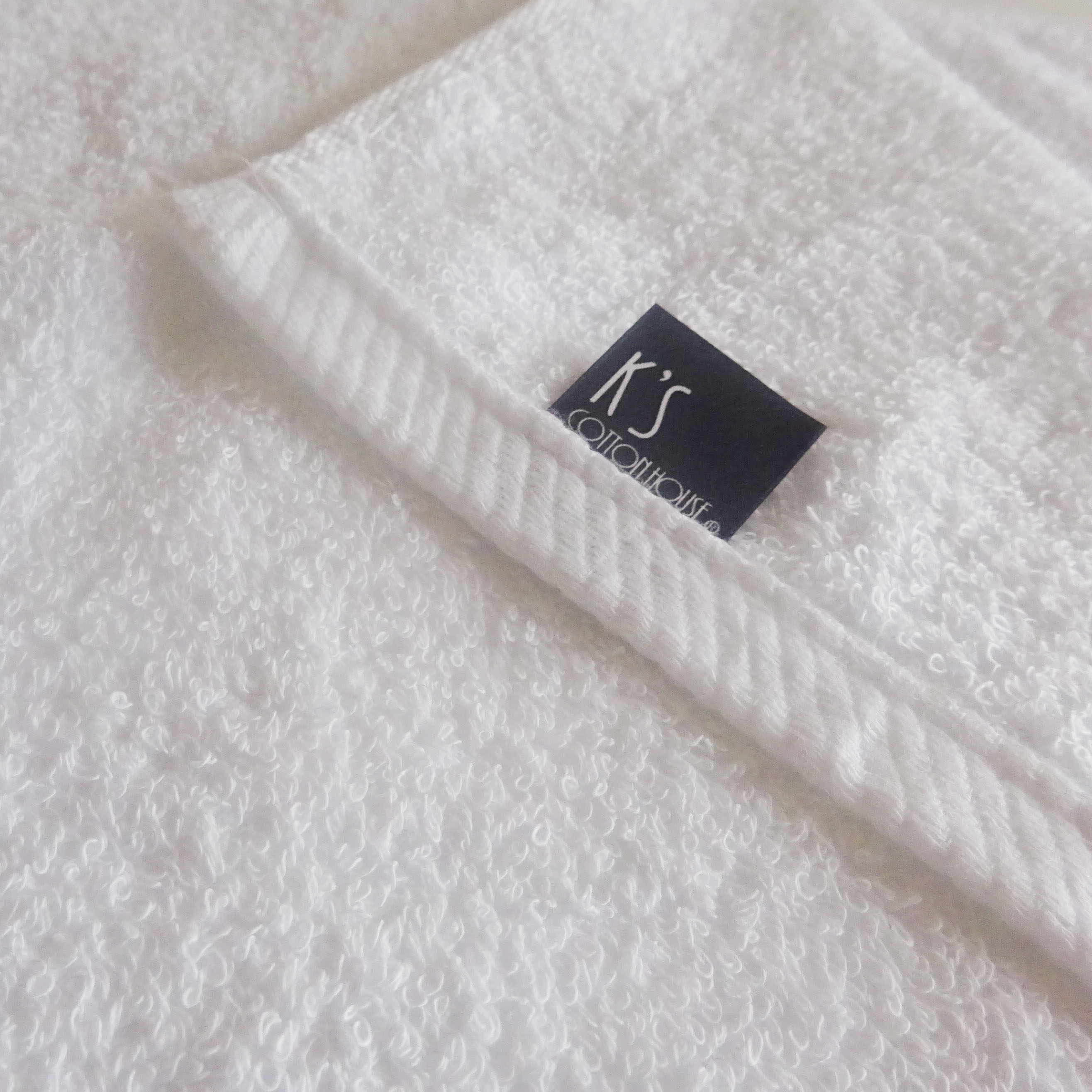 【ふるさと納税】【3000円】 普段使いにぴったりのミニバスタオル ホワイト 40cm × 110cm お試し 泉州タオル タオル バスタオル 熟成綿 綿100% 日用品 毎日使い 防災グッズ 大阪府 泉佐野市 送料無料 ※ 中厚 パイル 無地 吸水力 柔らかい 単色 - 画像2