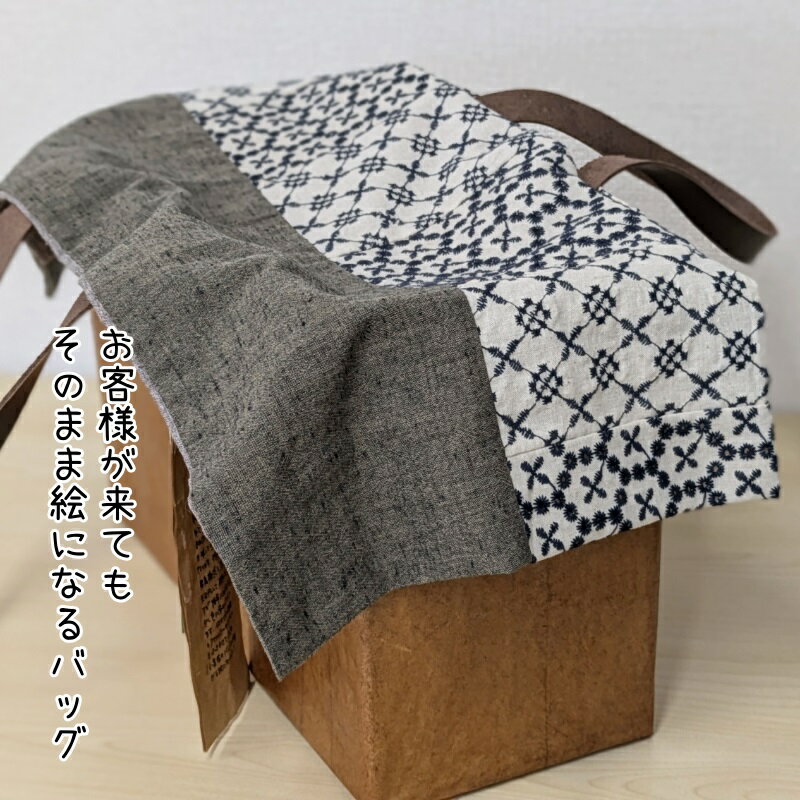 【ふるさと納税】米袋カゴバッグ 1個 高さ25cm × 横34cm × 奥行14cm 一閑張り風 革持ち手 目隠し布 耐久性 約12kg 手作り 工芸風 雑誌 ブランケット 小物 収納 バッグ 持ち運び 便利 生活雑貨 お取り寄せ 大阪府 泉佐野市 送料無料 サムネイル3