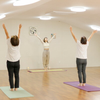 【ふるさと納税】《体験3回分》リラックスヨガ(YOGA)70分　体験チケット1名様　お一人様からでも開催します【1709364】 - 画像2