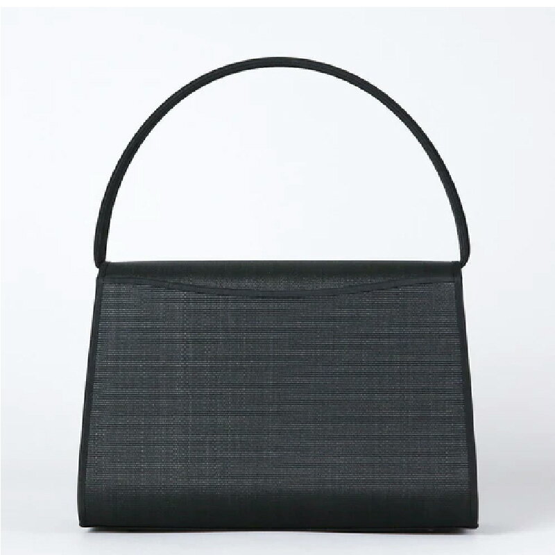 【ふるさと納税】【慶弔兼用】2WAY仕様の回転式金具付き　ホースヘアー・フォーマルバッグ　台形モデル 〈熟練の職人技が光るハイクラスのフォーマルバッグ〉 【 葬儀 お葬式 弔事 かばん ブラックフォーマル 冠婚葬祭 法事 卒業式 入学式 お受験 学校行事 送料無料 】 サムネイル3