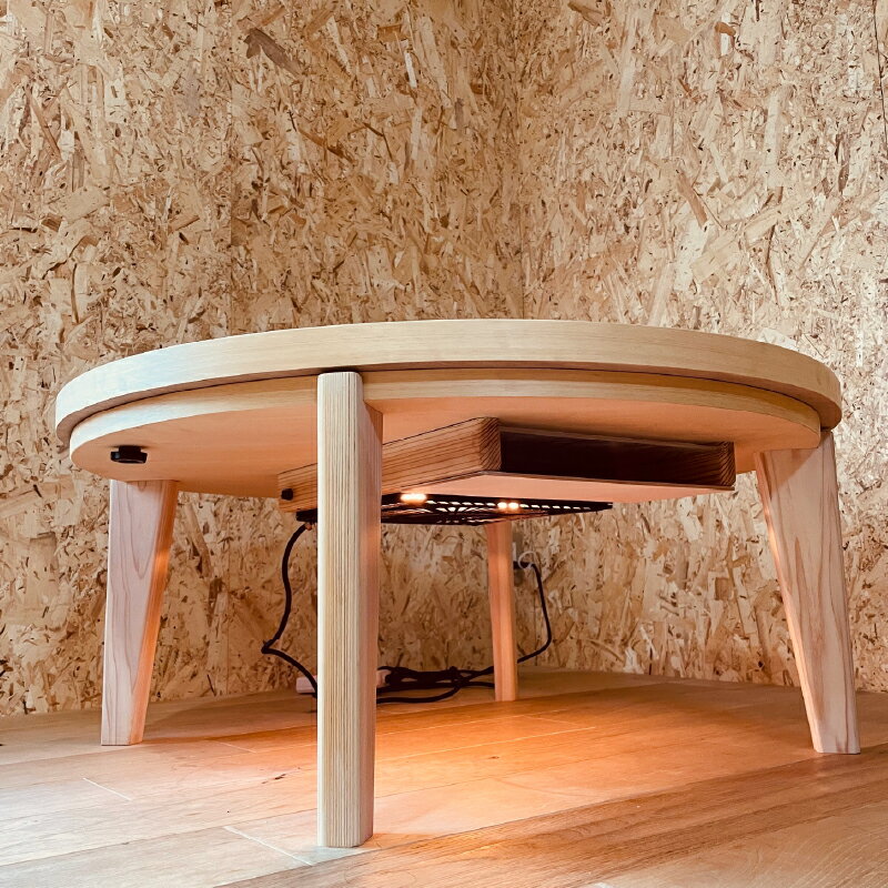 【ふるさと納税】こたつ ちゃぶ台（直径90cm）【無垢の木の職人が作る】ヘリンボーン柄・吉野ヒノキを使用 - くつろぎ時間をより特別なものに【 丸型 檜 リビングテーブル 机 丸テーブル 素材 座卓 ナチュラル こだわり 家具 シンプル 送料無料 】 サムネイル3