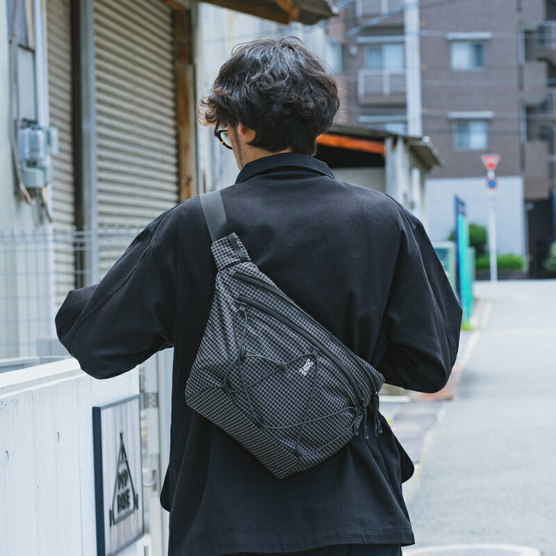 【ふるさと納税】【DOD】 ツォイツォイボディバッグ（ BA153-BK ）【 DOD カバン ボディバッグ シンメトリーデザイン 軽量 耐久性 収納 便利 雑貨 ギフト プレゼント 送料無料 】 サムネイル2