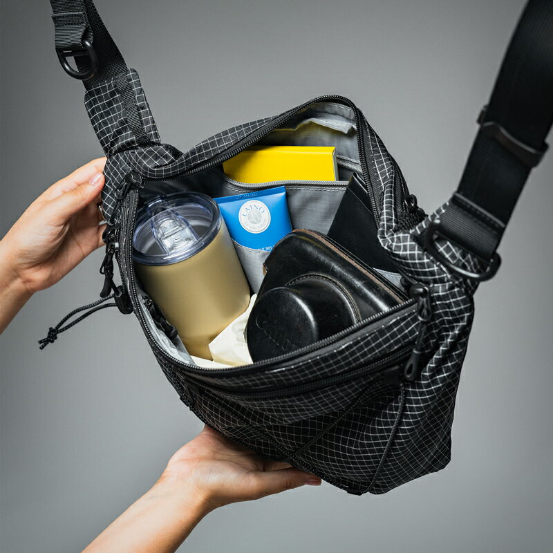 【ふるさと納税】【DOD】 ツォイツォイボディバッグ（ BA153-BK ）【 DOD カバン ボディバッグ シンメトリーデザイン 軽量 耐久性 収納 便利 雑貨 ギフト プレゼント 送料無料 】 サムネイル3