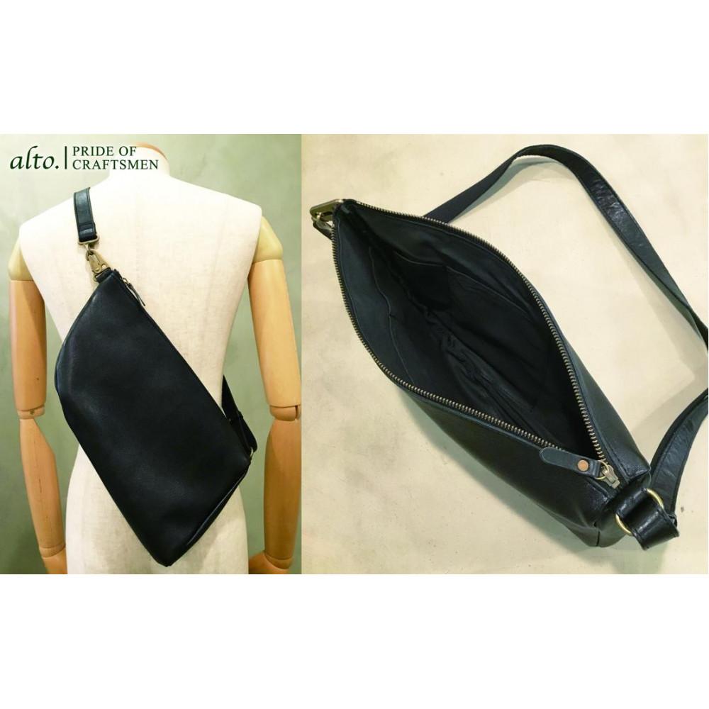 【ふるさと納税】【alto.】アニリンレザー　リバーシブルボディバッグ　AMSB-1223（ブラック） | かばん ファッション 人気 おすすめ 送料無料 サムネイル3
