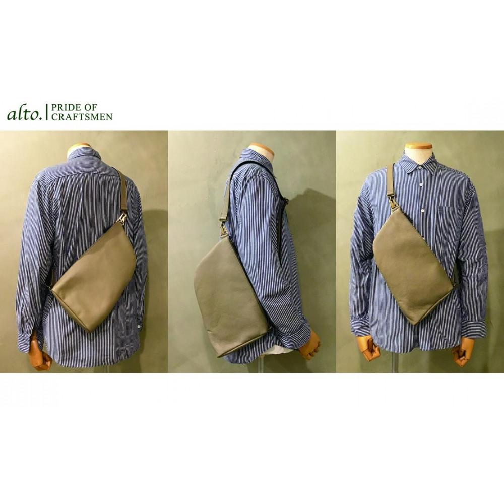 【ふるさと納税】【alto.】アニリンレザー　リバーシブルボディバッグ　AMSB-1223（グレー） | かばん ファッション 人気 おすすめ 送料無料 サムネイル2