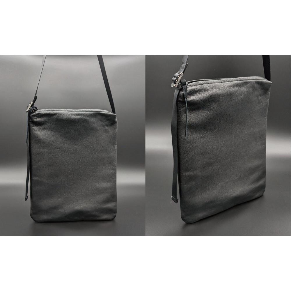 【ふるさと納税】【-LESS PREVAIL】Revive／マガジンサコッシュ（ブラック）　PSTB-6003 | かばん ファッション 人気 おすすめ 送料無料 サムネイル3