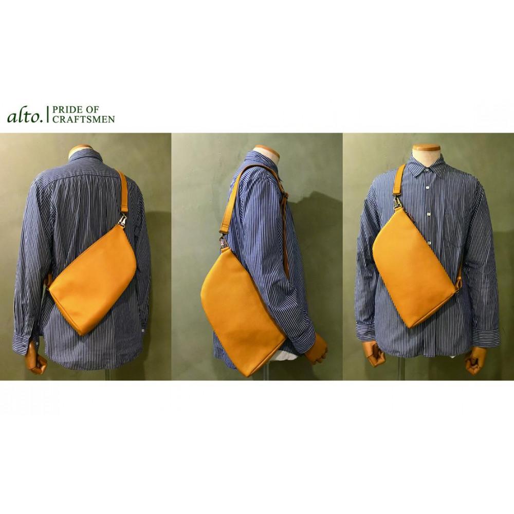 【ふるさと納税】【alto.】アニリンレザー　リバーシブルボディバッグ　AMSB-1223（キャメル） | かばん ファッション 人気 おすすめ 送料無料 サムネイル2