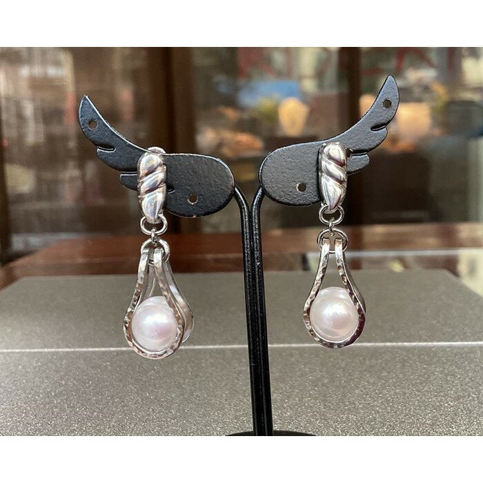 とっても軽くて安全安心。チタン＆南洋真珠イヤリング【神戸のハンドメイド作家を応援しよう！！】