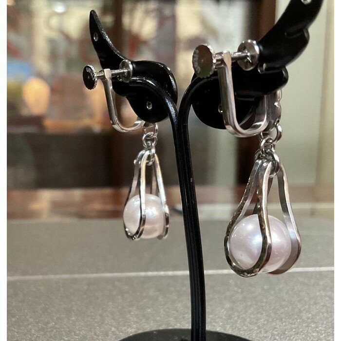 【ふるさと納税】とっても軽くて安全安心。チタン＆南洋真珠イヤリング【神戸のハンドメイド作家を応援しよう！！】　　 サムネイル3