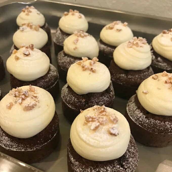 【ふるさと納税】【BAKE Quatre Soeurs】キャロットケーキ 6個セット[ スイーツ ケーキ ] お菓子 人参 胡麻油 甜菜糖 スパイス クルミ レーズン チーズ クリーム 急速冷凍 安心 安全 子供 手作り - 画像3