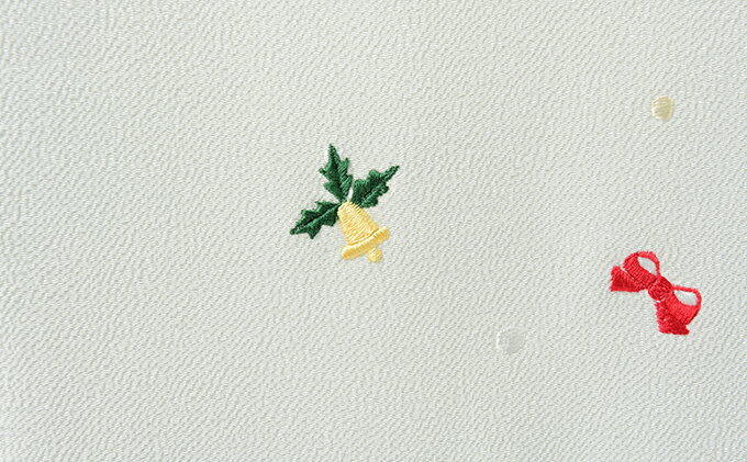 【ふるさと納税】帯揚げ　白地　ちりめん　クリスマスの刺繍　帯上げ　着物に 織物 ファッション 和装 式 篠原縫製　お届け：ご入金確認後、約1週間ほどで発送いたします。 サムネイル3