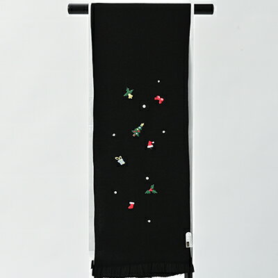 帯揚げ　黒地　ちりめん　クリスマスの刺繍　帯上げ　着物に 織物 ファッション 和装 式 篠原縫製　お届け：ご入金確認後、約1週間ほどで発送いたします。