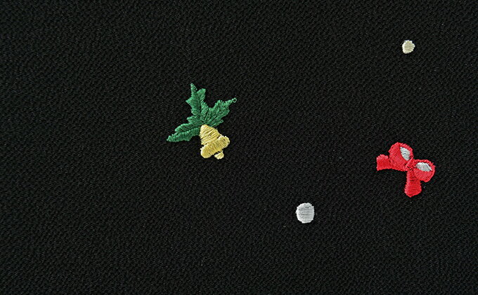 【ふるさと納税】帯揚げ　黒地　ちりめん　クリスマスの刺繍　帯上げ　着物に 織物 ファッション 和装 式 篠原縫製　お届け：ご入金確認後、約1週間ほどで発送いたします。 サムネイル3
